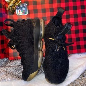 Nike lebron boys XvGs shoes